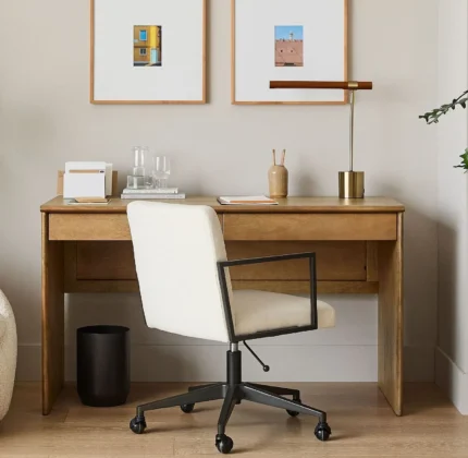 Priti Desk 54